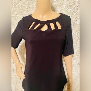 🌼Simple black cut out blouse🌼